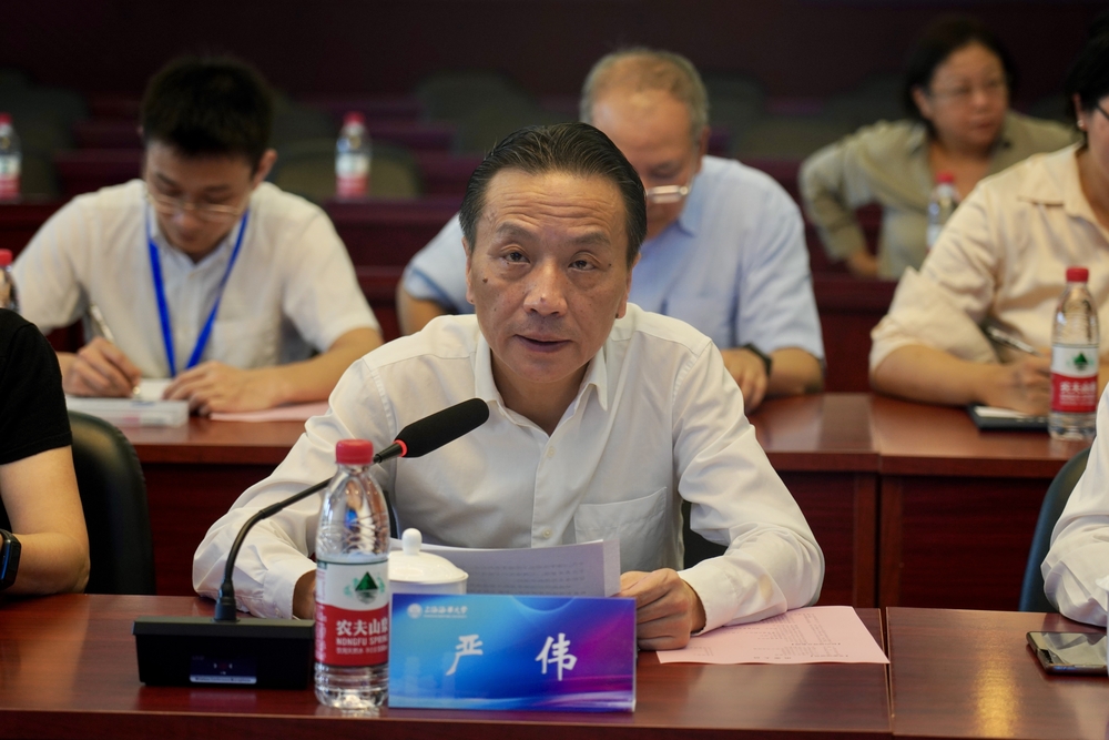 20230927020023339300.jpg 副校长严伟在见面会上致辞