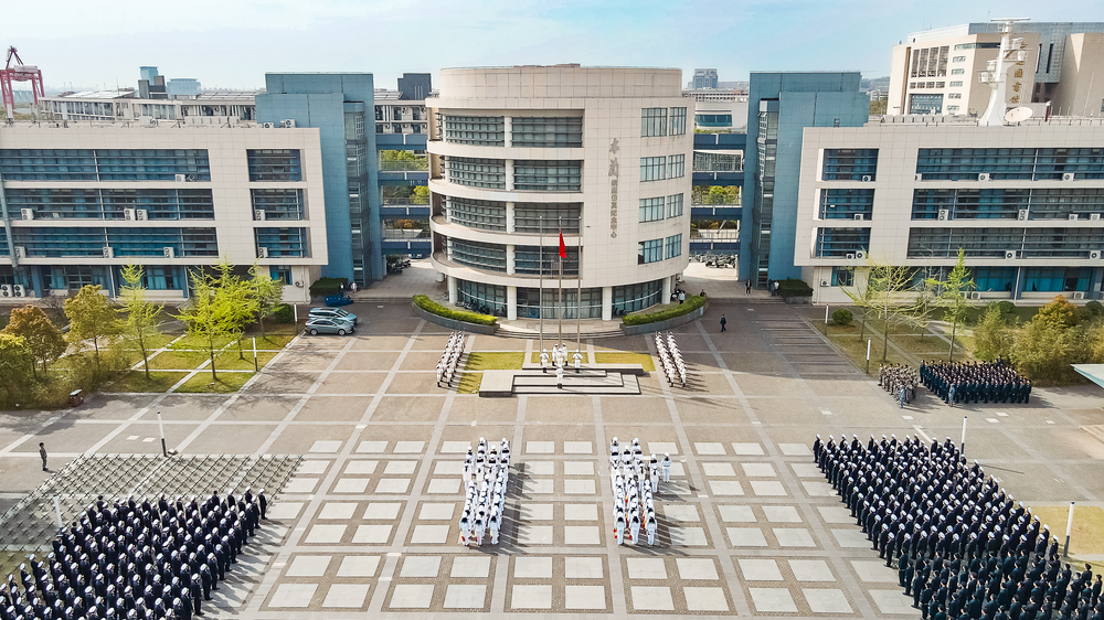 20250420091320757300.jpg 学生准军事化管理成果汇报展示活动现场