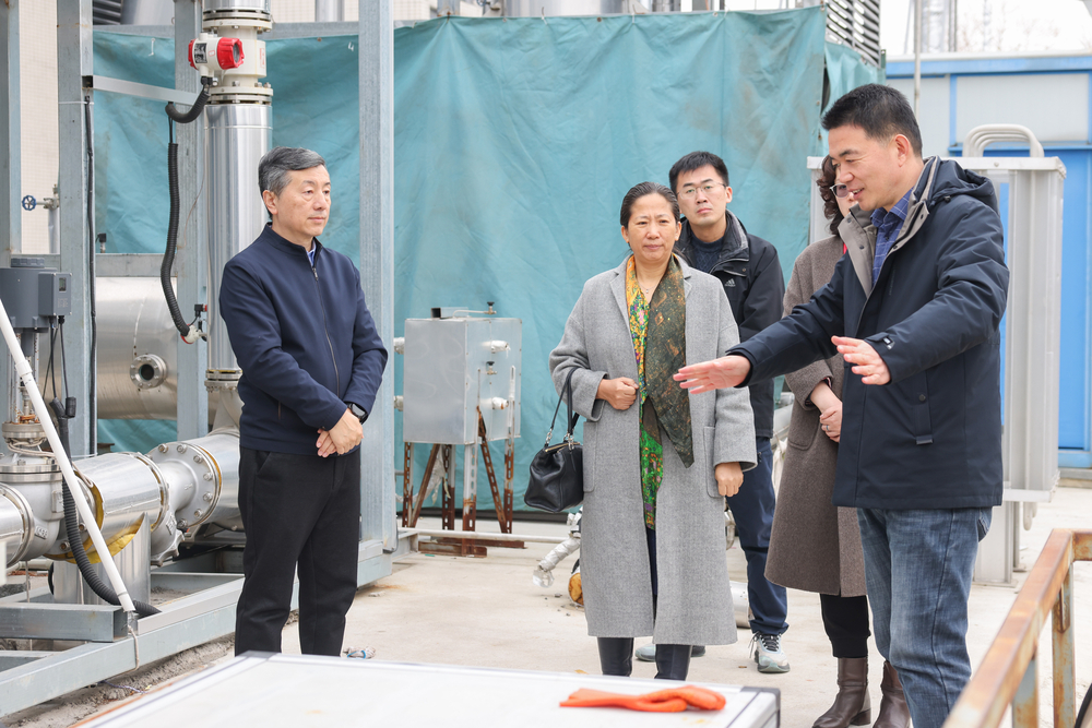 20250222083659568900.jpg 参观冷热能高效综合利用实验室