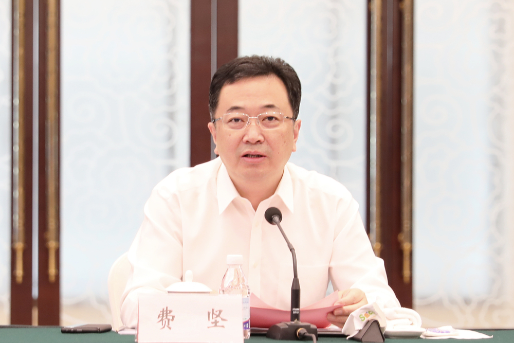 20220807052542909800.jpg 盐城市委常委、组织部部长费坚致辞