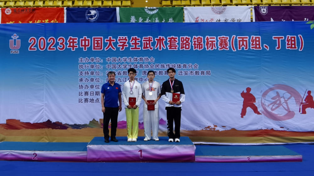 42式竞赛太极拳金牌、龙身蛇形银牌获得者王瑞龙