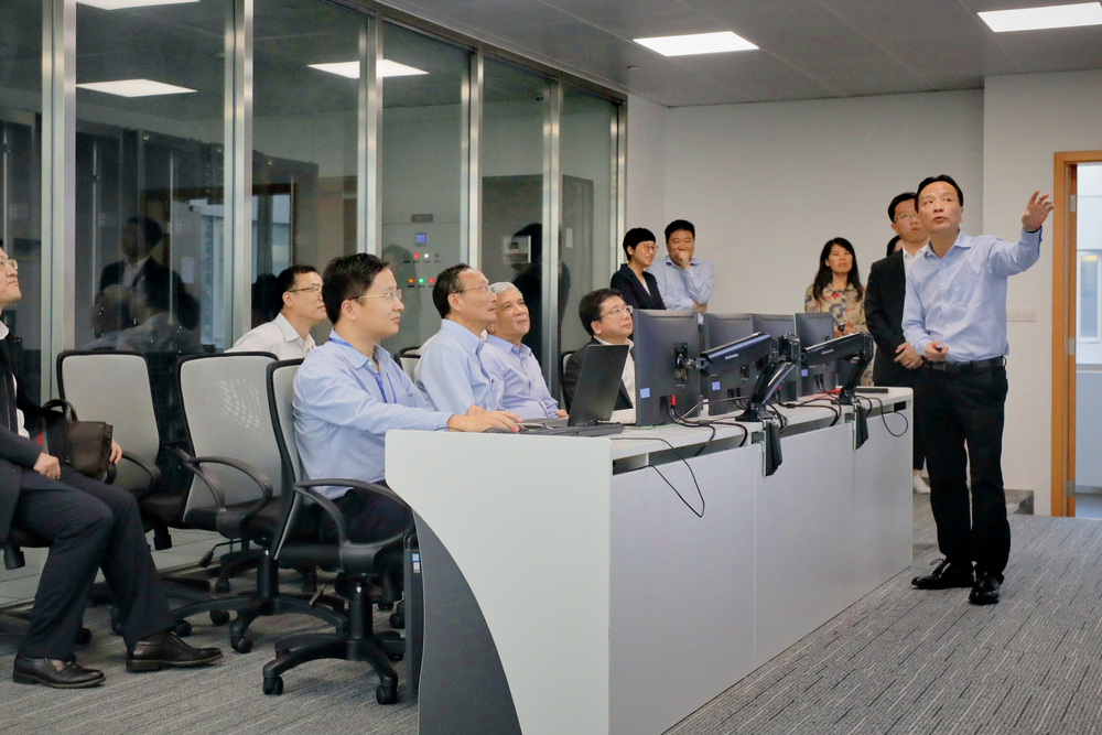 丁仲礼副委员长一行现场考察跨境贸易风险监测大数据与人工智能平台