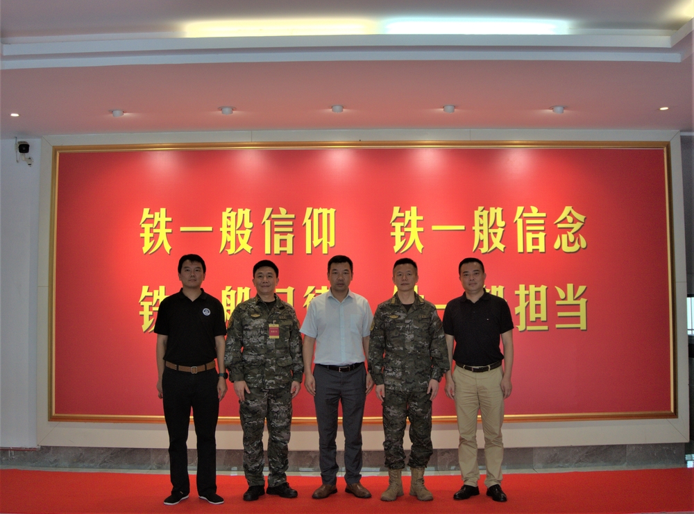 李志鹏一行慰问共建部队官兵