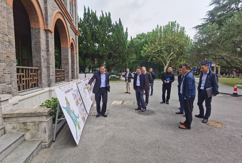 20211020121643252200.jpg 参观华东政法大学校园