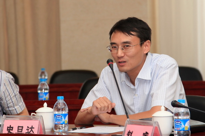 海洋科学与工程学院副院长史旦达发言 海洋科学与工程学院副院长史旦达发言