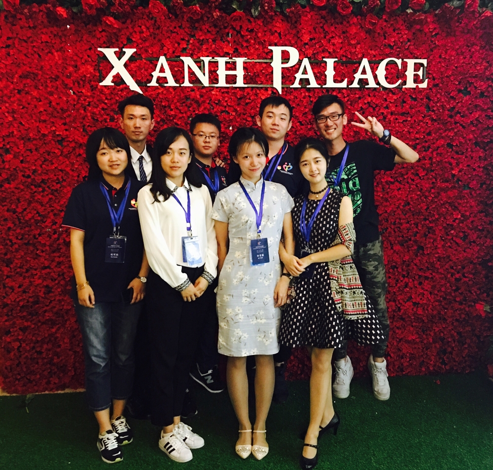 上海高校青年学生代表合影