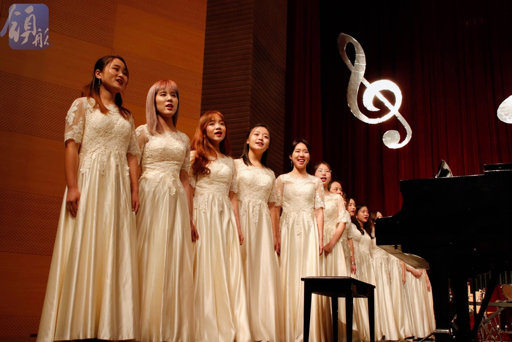 合唱团现场表演