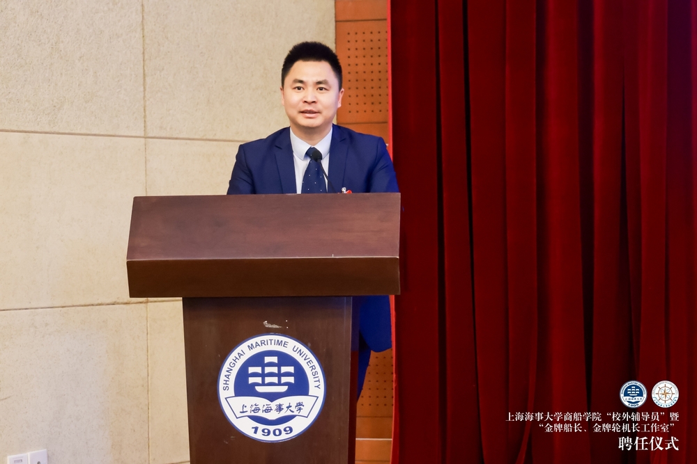校外辅导员代表庞夫洋发言