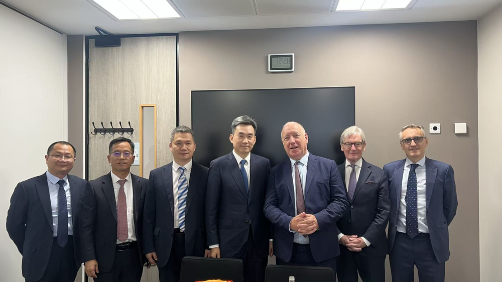 与伦敦海事仲裁员协会管理层合影