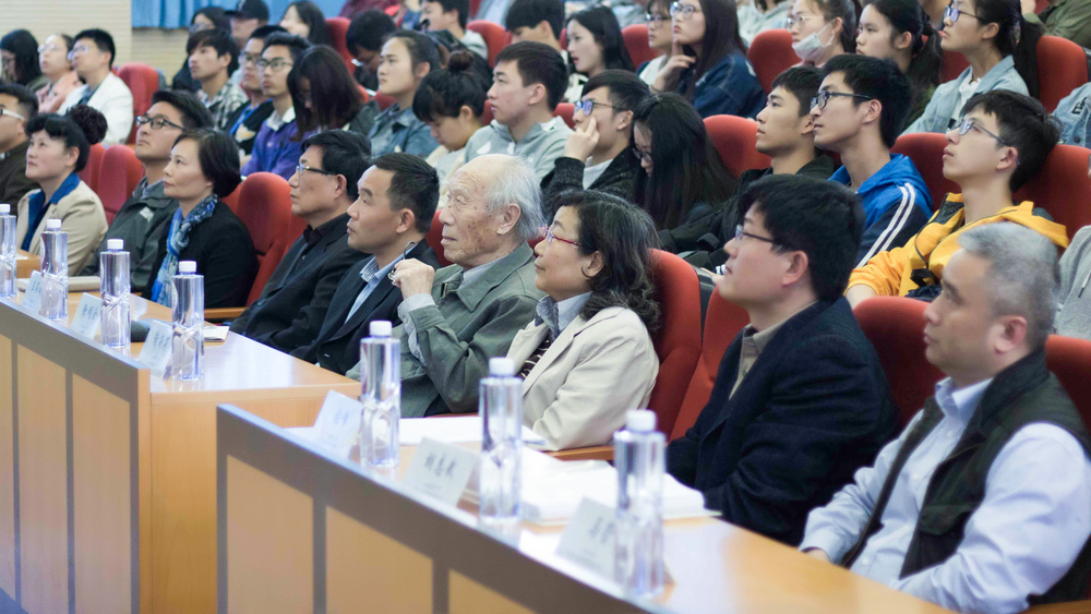 “读好书，交益友”系列读书活动现场