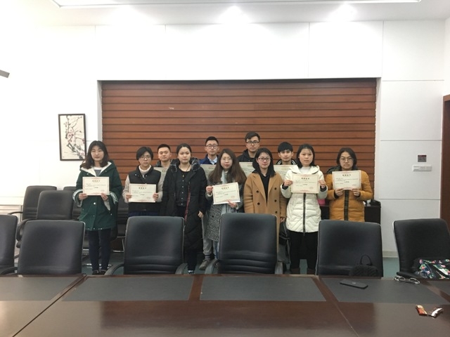 招生办公室为招生宣传志愿者颁发荣誉证书 招生办公室为招生宣传志愿者颁发荣誉证书