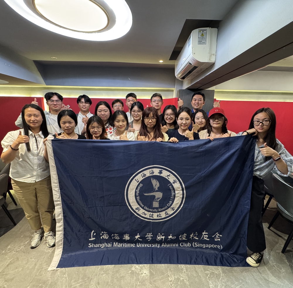 新加坡校友会合影留念