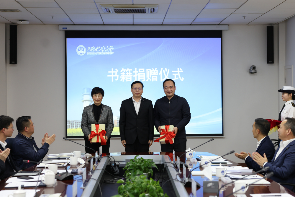 20230321013400418600.jpg 书籍捐赠仪式