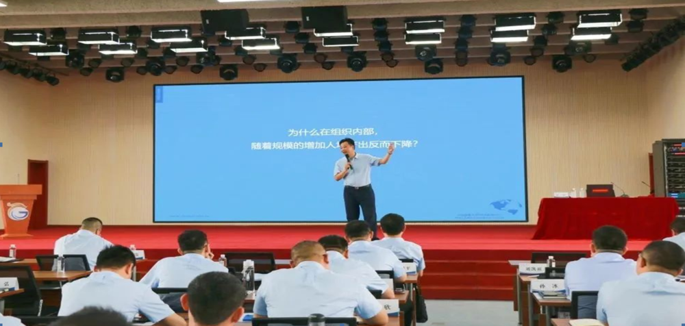 20230710003825170400.png 经济管理学院副院长於军教授授课