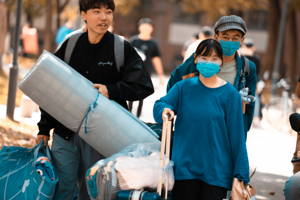 搬运行李 搬运行李