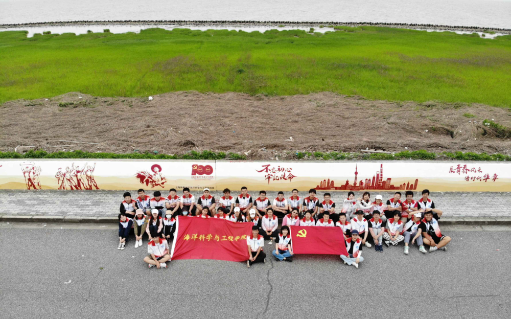 海堤墙绘活动志愿者合影