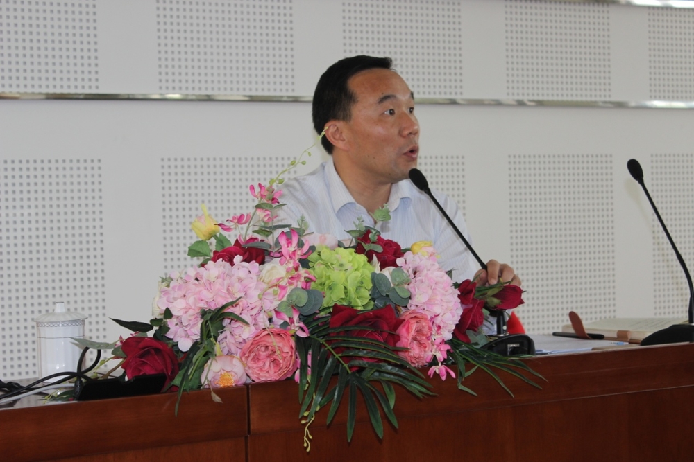 王海威副书记作报告