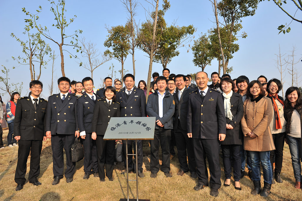 临港地区青年联谊会代表合影
