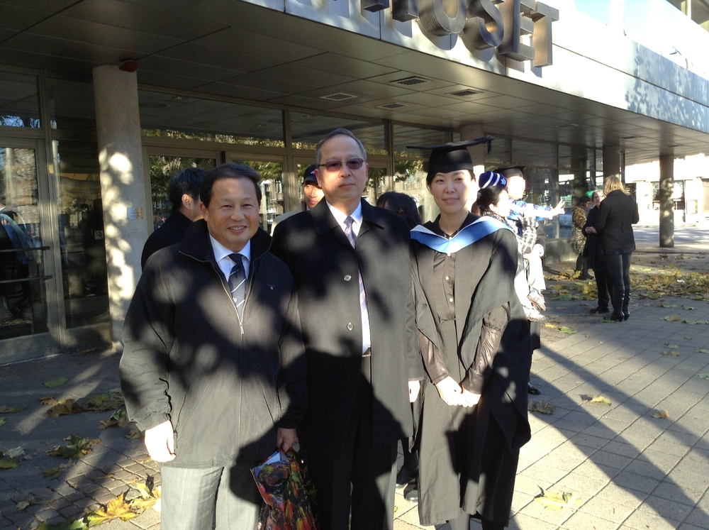 於世成书记与世界海事大学副校长马硕及我校青年教师谢洁瑛合影