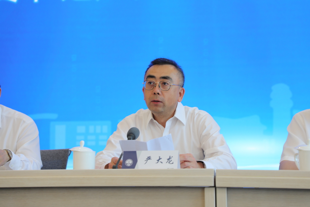 20240612144515617700.jpg 上海海事大学党委副书记、纪委书记严大龙致欢迎辞