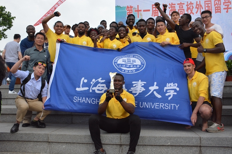 留学生龙舟队 我校留学生龙舟队三次荣膺上海市高校外国留学生龙舟赛冠军