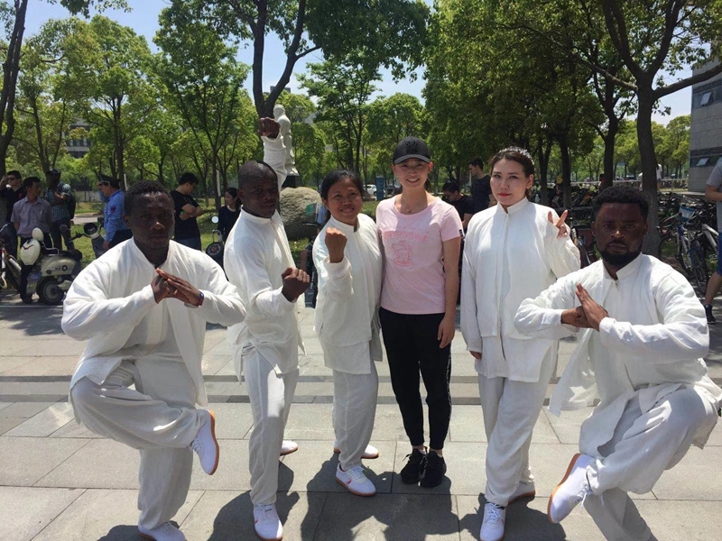 徐海凤教练和她的“洋弟子”们 徐海凤教练和她的“洋弟子”们