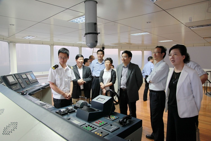 参观航海模拟器