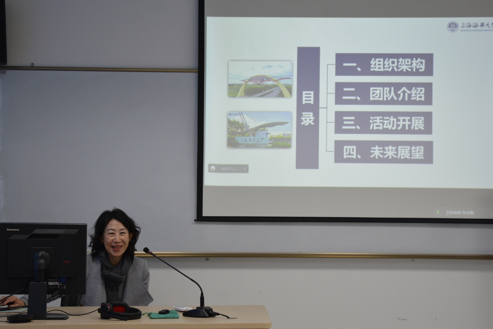 20221216124041094300.jpg 张滟院长汇报多语言服务中心