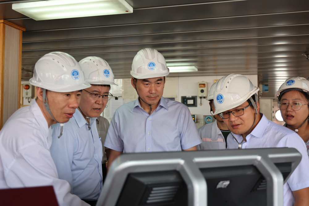 20240829073455266100.jpg 初北平与刘继峰等人调研育明轮设备设施