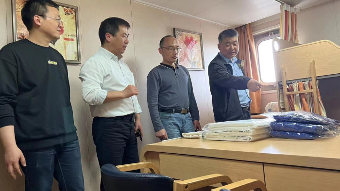 检查船上设施及物资准备情况