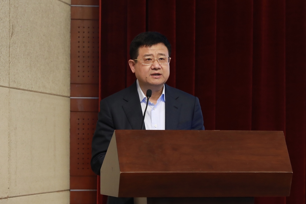 校党委书记宋宝儒致辞