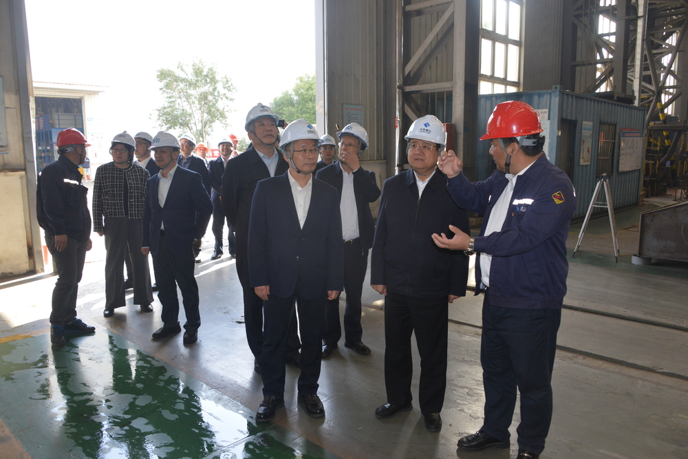 参观南京港机重工机械制造有限公司