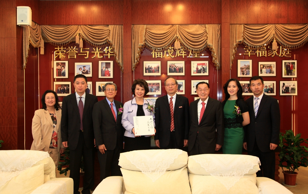 参观赵朱木兰纪念馆