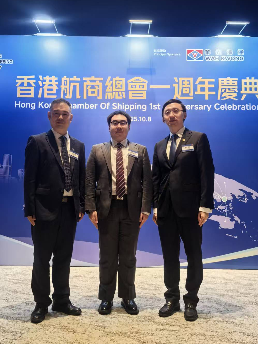 20251014025032330900.png 与参加“海商法人才培养计划”的学校法学院鲍瑞杰同学合影