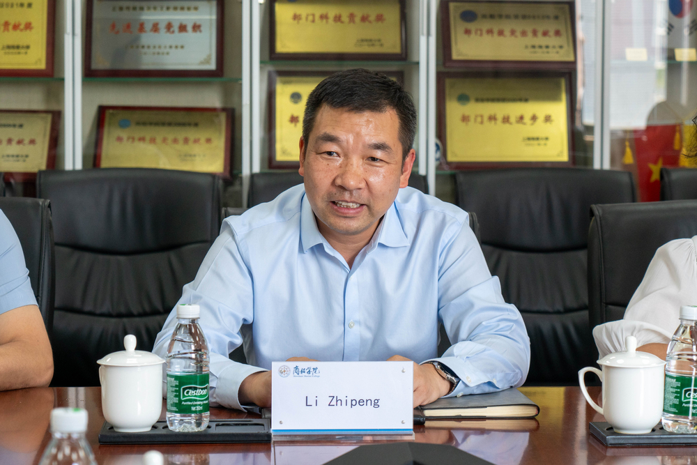 党委副书记、副校长李志鹏致辞