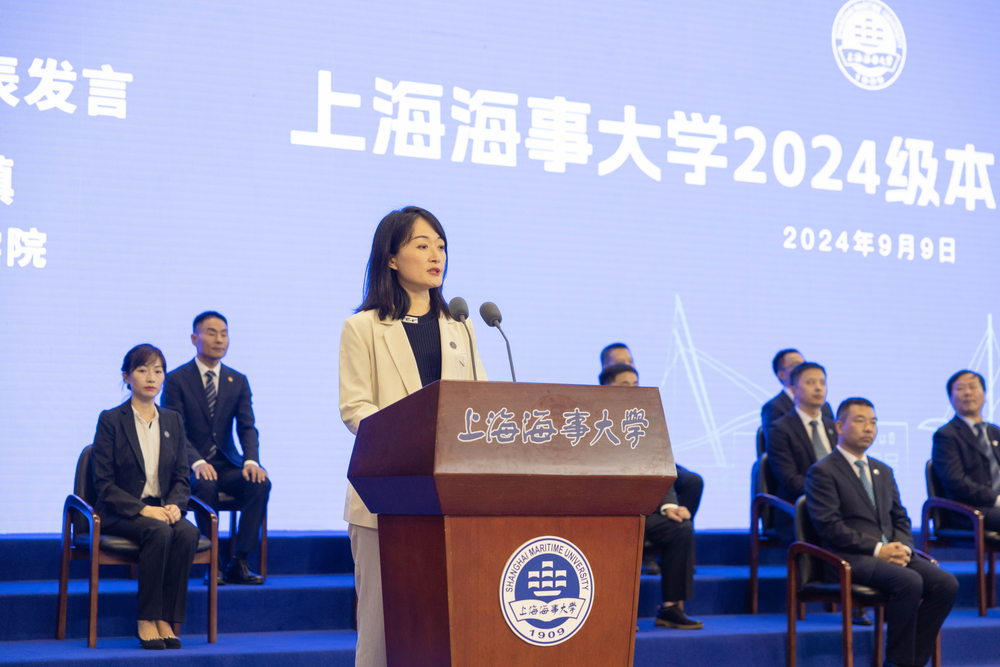 教师代表、商船学院田镇老师发言