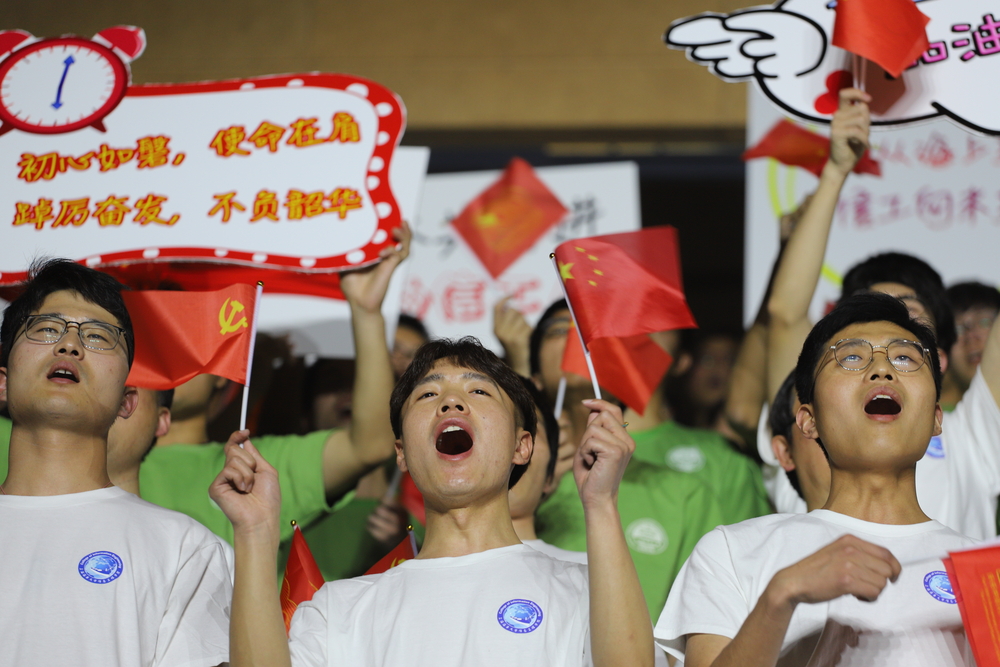 信息工程学院《明天会更好》