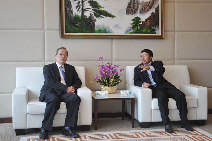 於世成书记与中国海运(香港)控股有限公司王大雄董事长会谈 於世成书记与中国海运(香港)控股有限公司王大雄董事长会谈