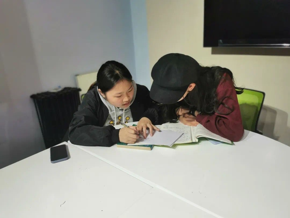 经济管理学院开展线下高等数学课程帮扶