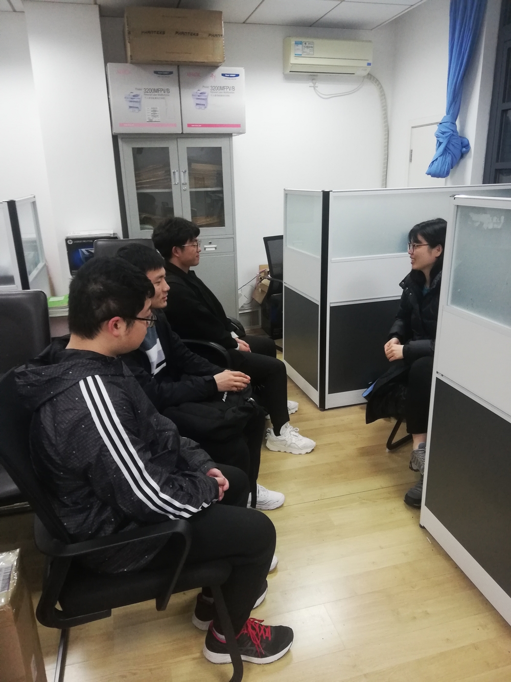信息工程学院计算机教工党支部以谈心谈话形式开展学业辅导助学活动