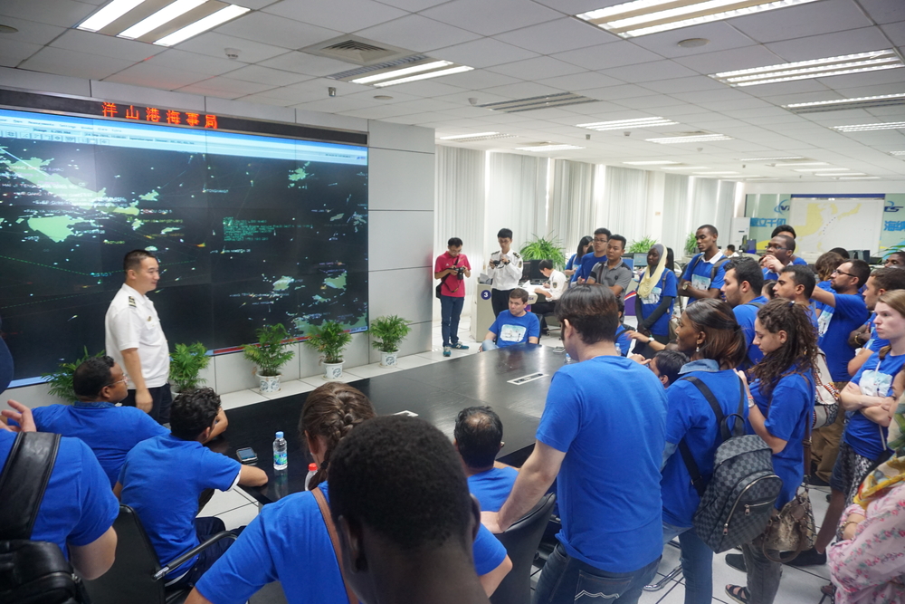 参观洋山海事局VTS指挥中心