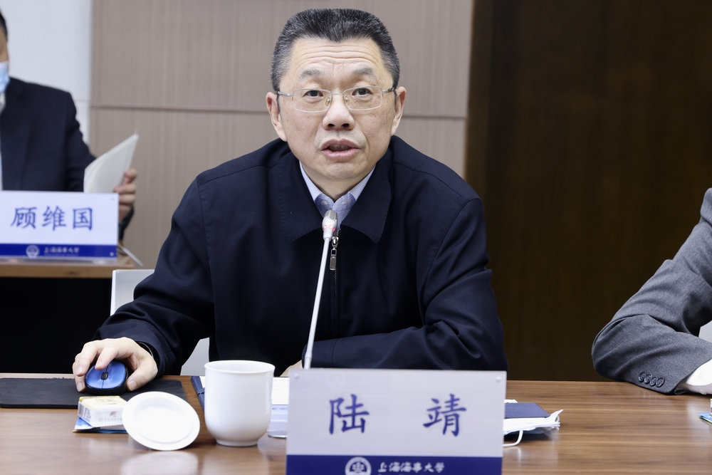 20221108033236478500.jpg 陆靖校长介绍学校情况