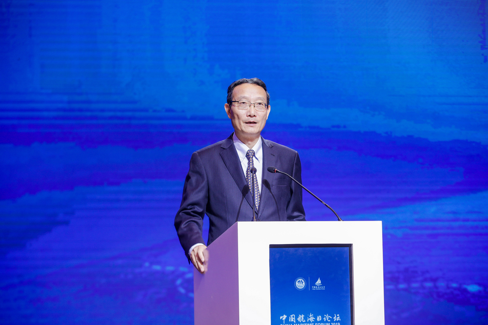 黄有方主持中国航海日论坛主论坛