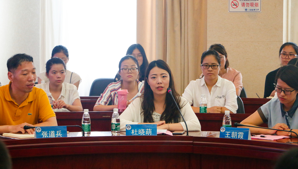 新入职辅导员代表杜晓萌交流发言