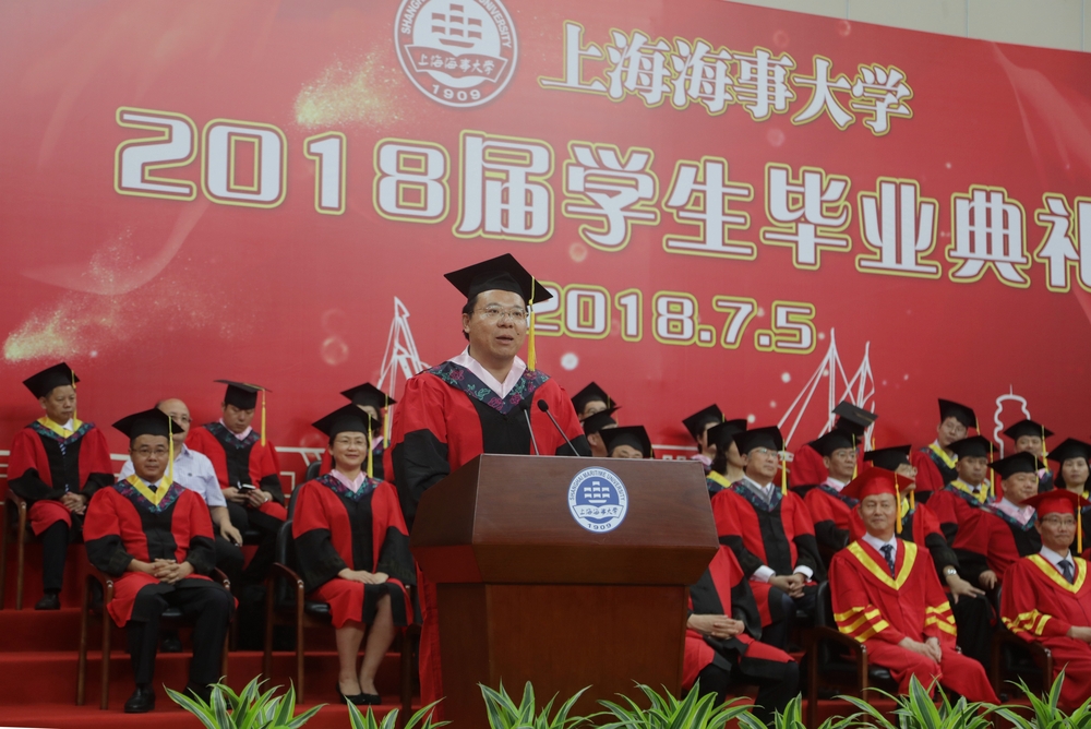 教师代表、经济管理学院章雁老师发言