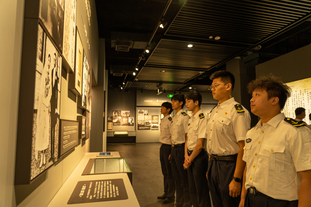 20230930143923310500.jpg 参观烈士专题展馆