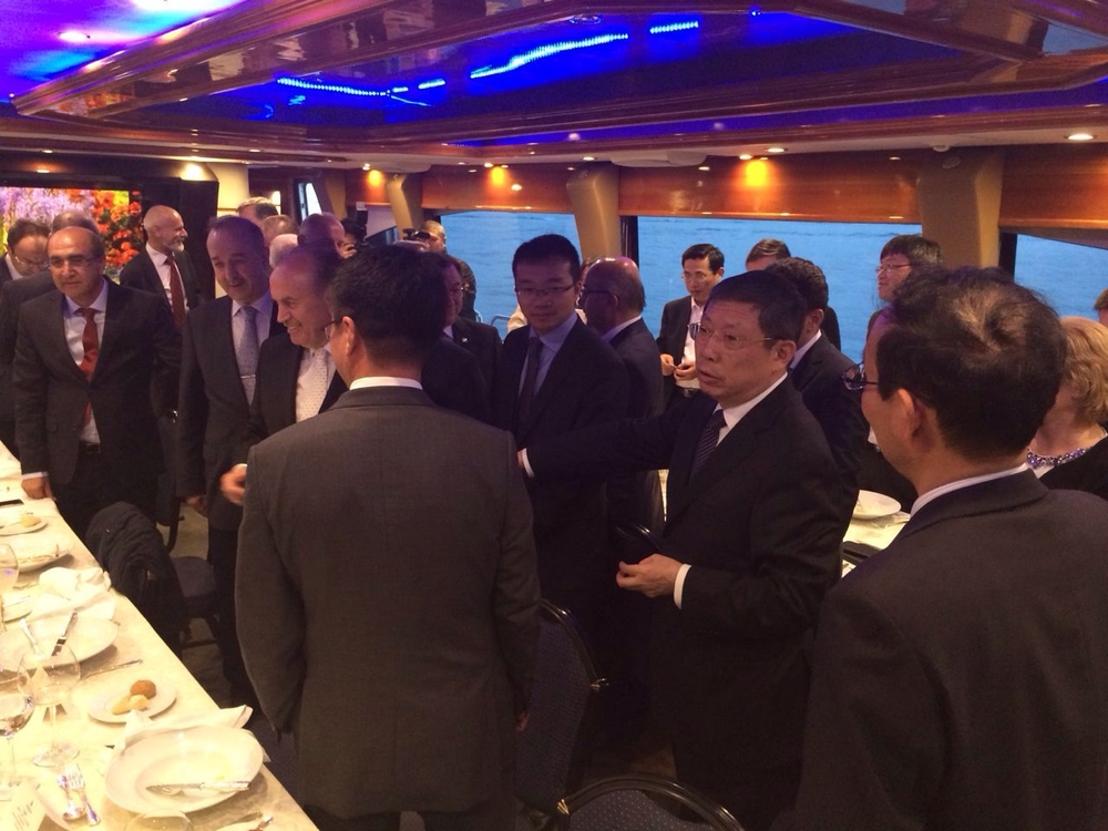 黄有方校长出席双边商务会谈