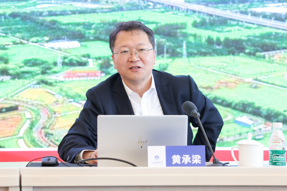 黄承梁作辅导报告