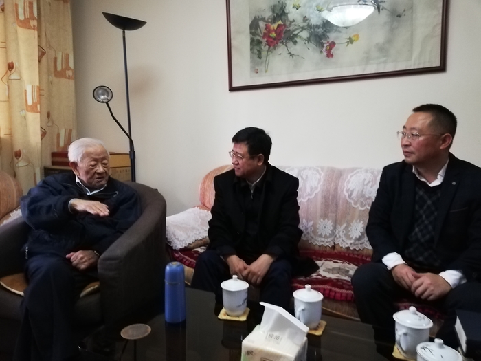 宋宝儒书记一行探望高文彬教授