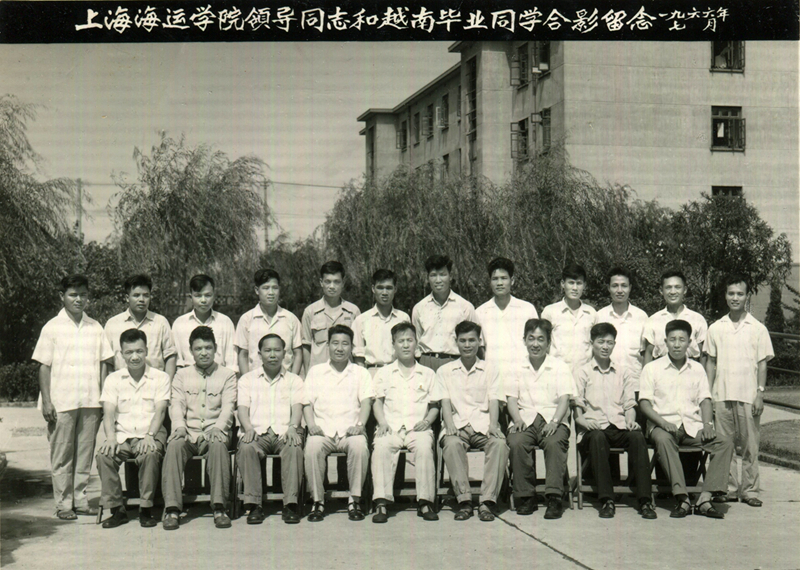 越南毕业同学合影留念（1966年）